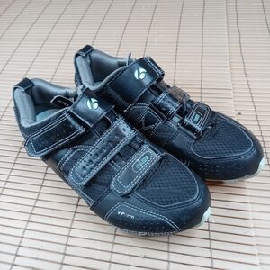 Bontrager women's bike racing shoe. Sz 7.5 . Shimamo SM-SH51 clete. 319pm